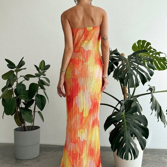 Multicolor Romantic Women's Strapless Fitted Knee-Length Pleated Dress - Picture 2 of 9